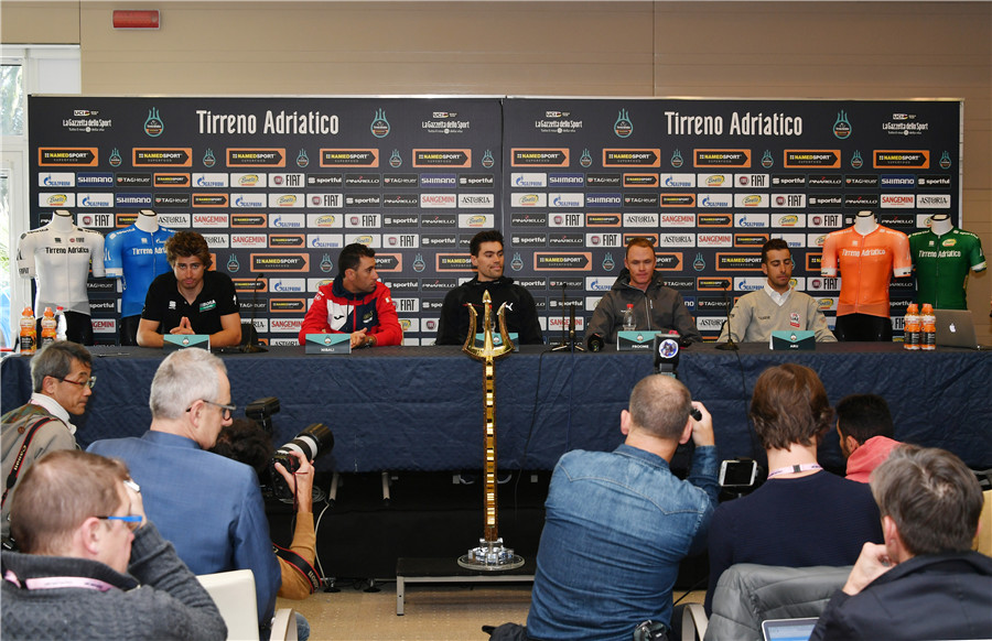 双海赛车手见面会：萨甘发型又有变 木兰身体抱恙