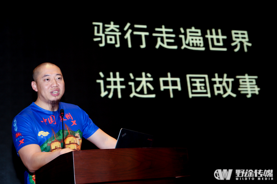 骑摄十五国 办展三十城 刘海翔向世界讲诉中国故事