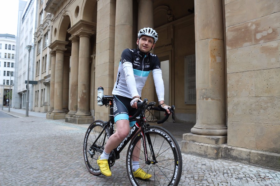 铁三魅力无穷拥趸无数 政界精英也爱它