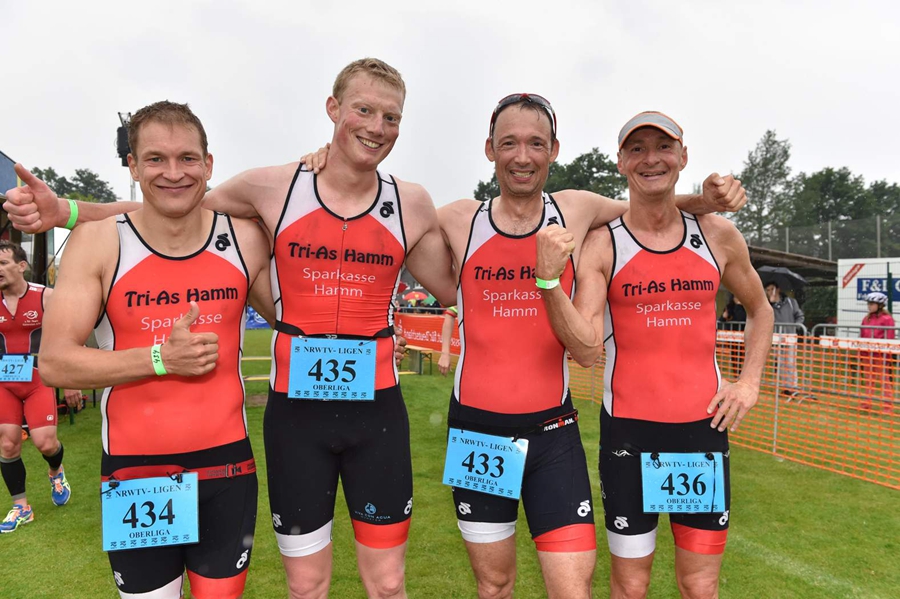 铁三魅力无穷拥趸无数 政界精英也爱它