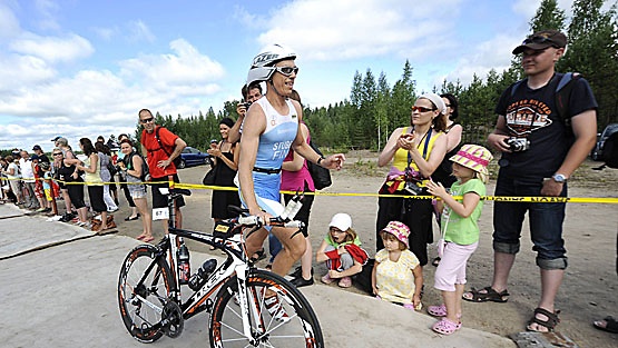 铁三魅力无穷拥趸无数 政界精英也爱它