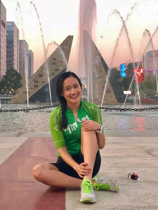 唯骑车与接吻不可辜负，爱接吻的铁三女孩