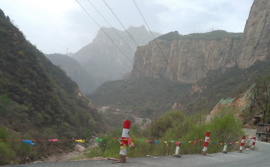 胖强寻山记｜绝壁骑行  穿越不一样的挂壁公路