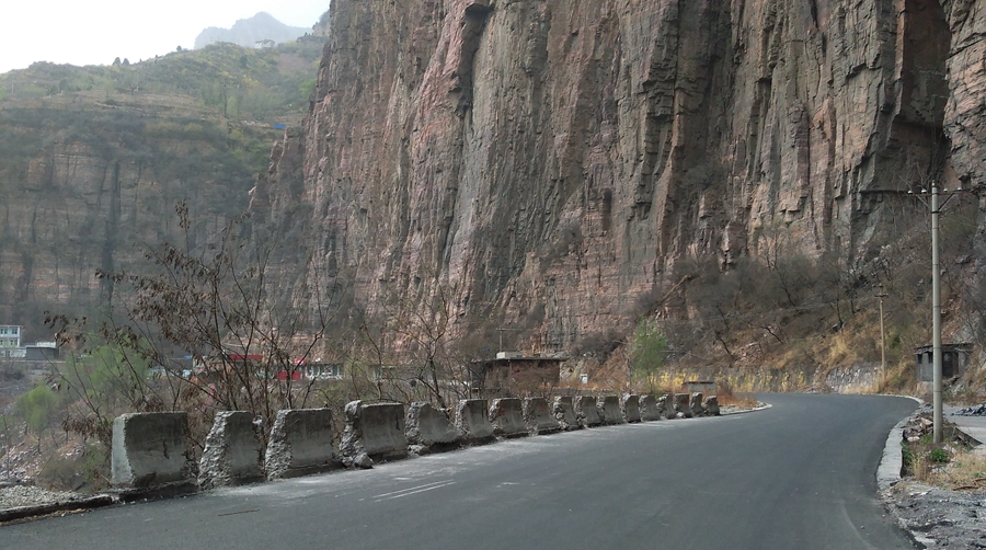 胖强寻山记｜绝壁骑行  穿越不一样的挂壁公路