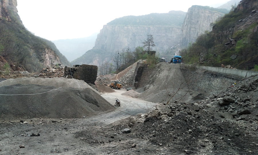 胖强寻山记｜绝壁骑行  穿越不一样的挂壁公路