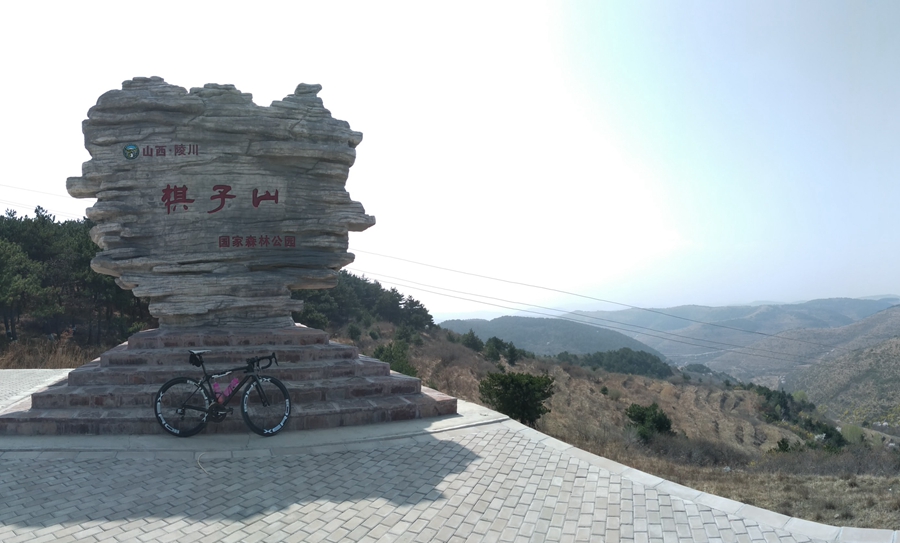 胖強(qiáng)尋山記｜絕壁騎行  穿越不一樣的掛壁公路