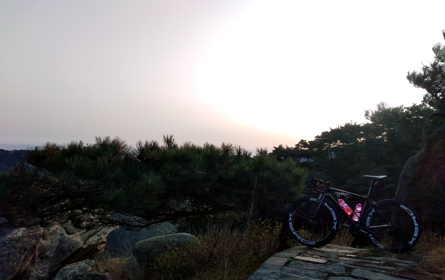 胖强寻山记｜骑闯蒙山之巅  一睹“寿星”风采