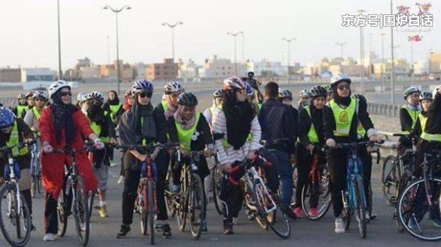 沙特首次举办女子自行车比赛，引发社交媒体热议