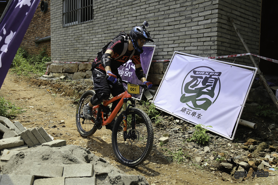 谁说女子不如男？福建山地车下坡联赛首发福安站