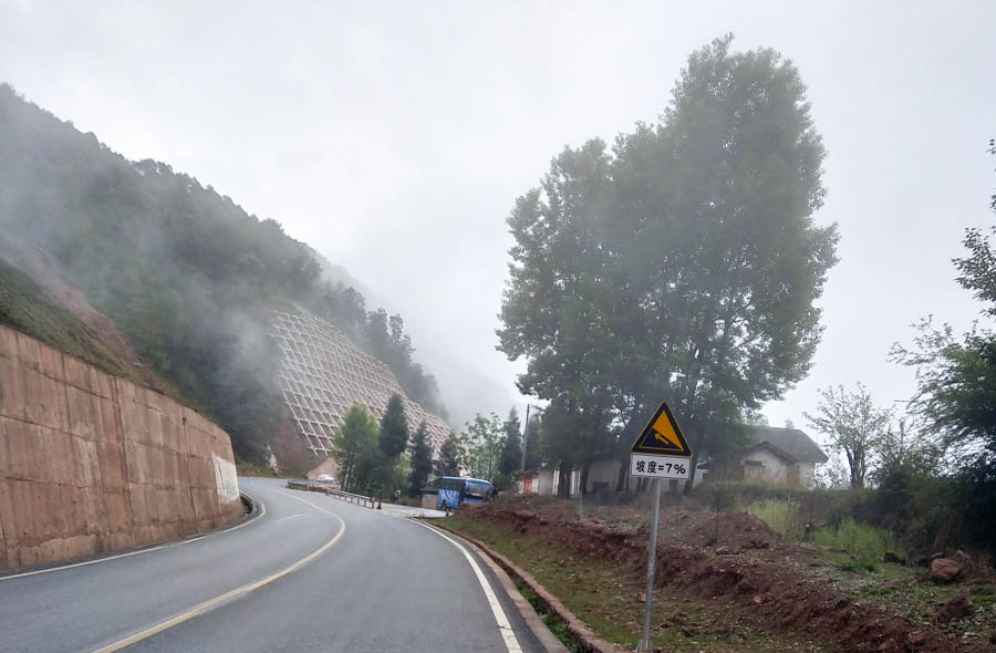 胖强寻山记｜骑行大美凉山  醉赏杜鹃花海  品味彝族风情