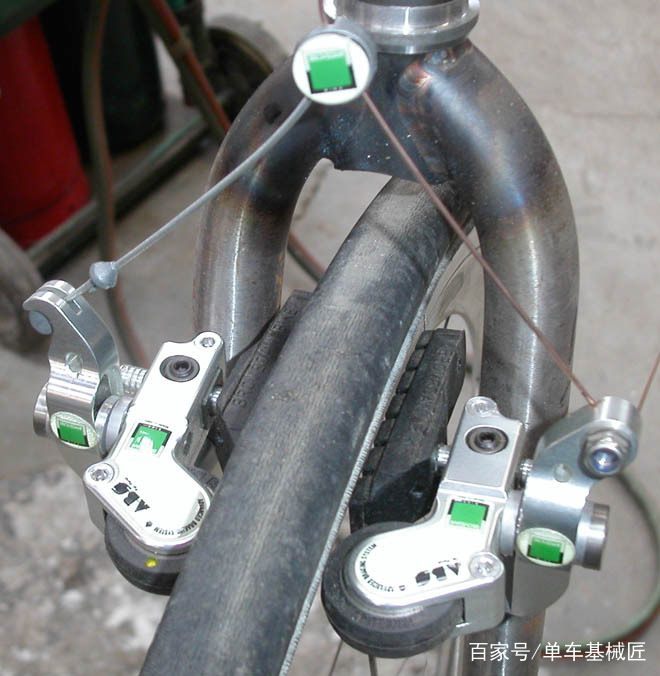 自行车刹车演变：最早的刹车竟然是勺子，1920年进化到倒闸花鼓
