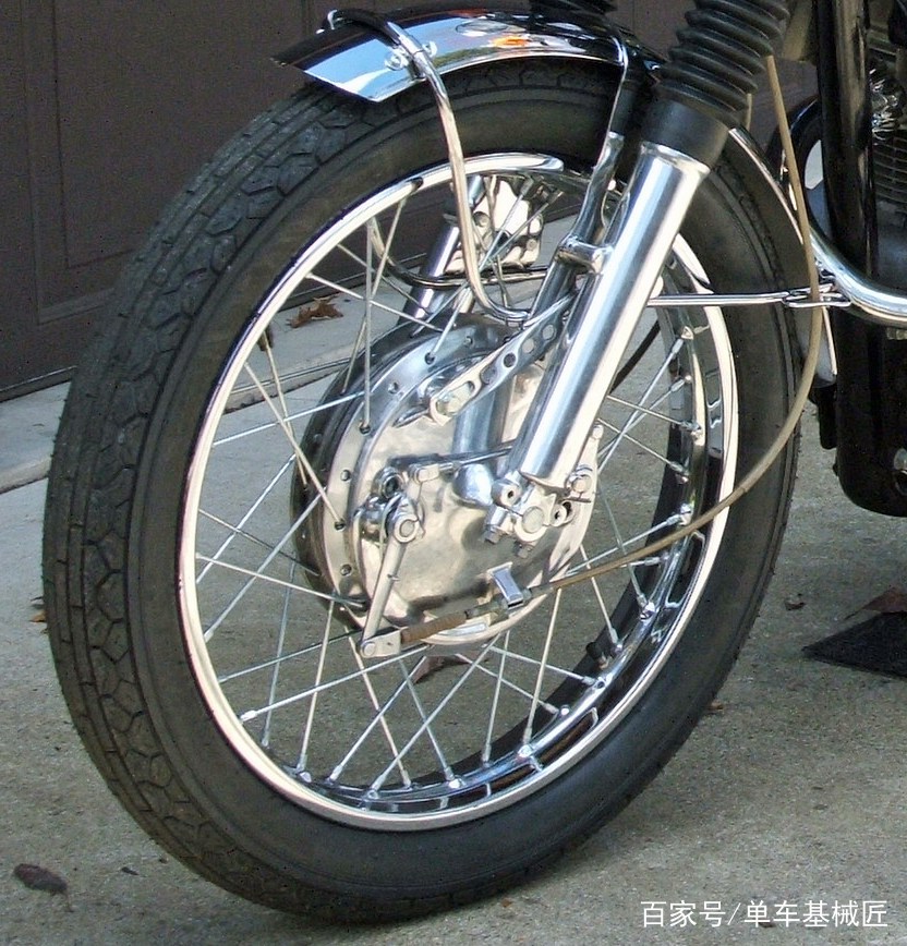 自行车刹车演变：最早的刹车竟然是勺子，1920年进化到倒闸花鼓