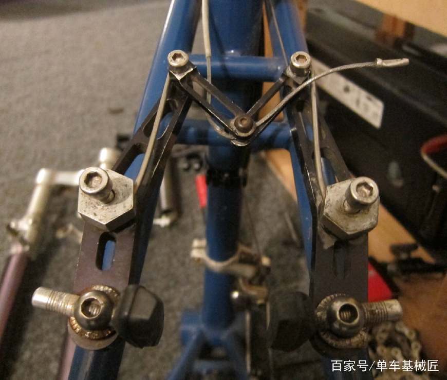 自行车刹车演变：最早的刹车竟然是勺子，1920年进化到倒闸花鼓