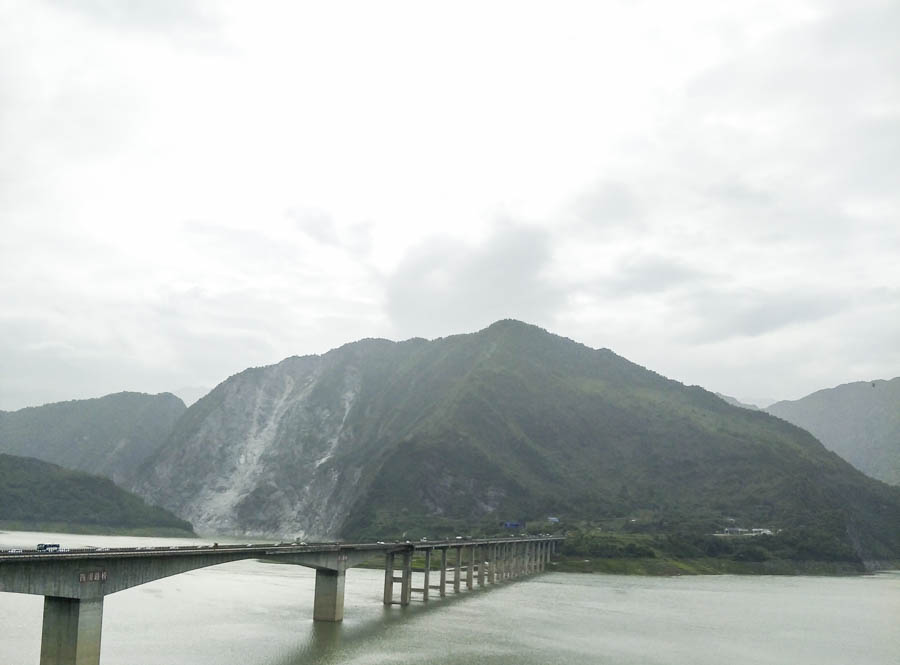 胖強(qiáng)尋山記｜熊貓王國(guó)之巔巴郎山：翻雪山 抗高反  自虐+暴爽