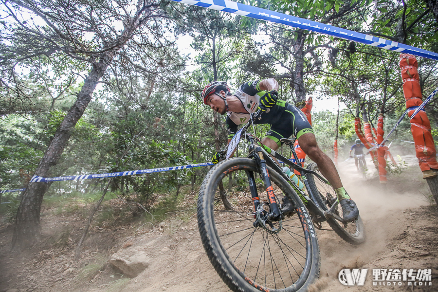 山地公开赛威海·环翠站D1：狼烟四起 封宽杰单飞三连胜