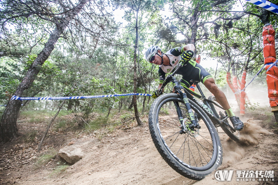 山地公开赛威海·环翠站D1：狼烟四起 封宽杰单飞三连胜