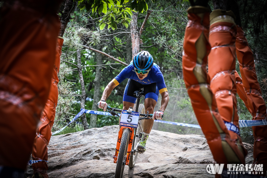山地公开赛威海·环翠站D1：狼烟四起 封宽杰单飞三连胜