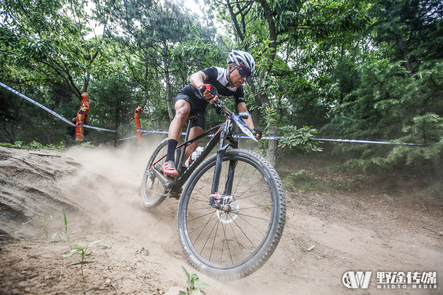 山地公开赛威海·环翠站D1：狼烟四起 封宽杰单飞三连胜
