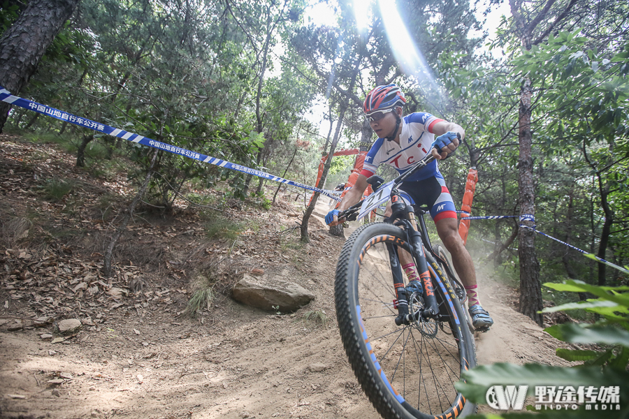 山地公开赛威海·环翠站D1：狼烟四起 封宽杰单飞三连胜