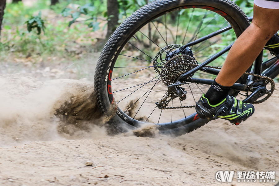 山地公开赛威海·环翠站D1：狼烟四起 封宽杰单飞三连胜