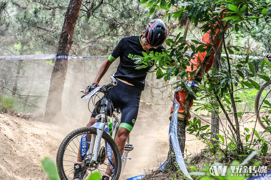 山地公开赛威海·环翠站D1：狼烟四起 封宽杰单飞三连胜