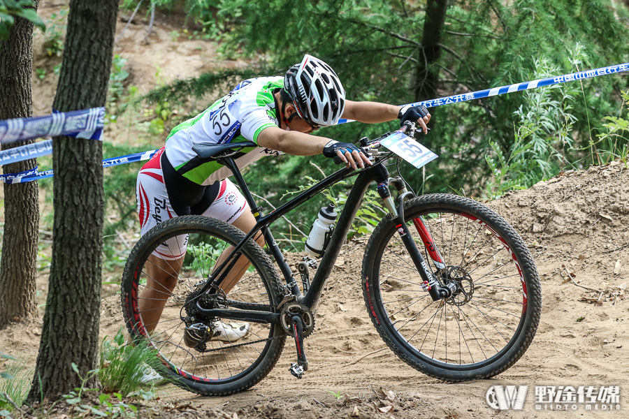 山地公开赛威海·环翠站D1：狼烟四起 封宽杰单飞三连胜