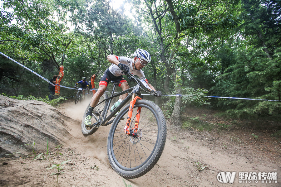 山地公开赛威海·环翠站D1：狼烟四起 封宽杰单飞三连胜
