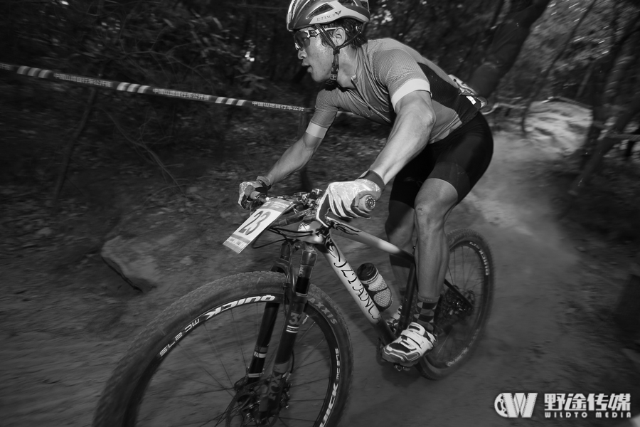 山地公开赛威海·环翠站D1：狼烟四起 封宽杰单飞三连胜