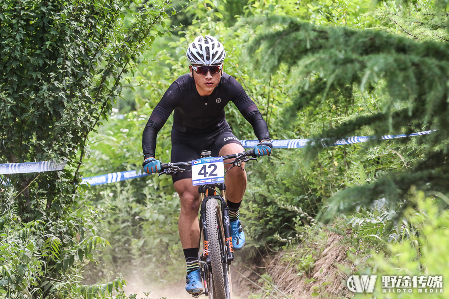 山地公开赛威海·环翠站D1：狼烟四起 封宽杰单飞三连胜