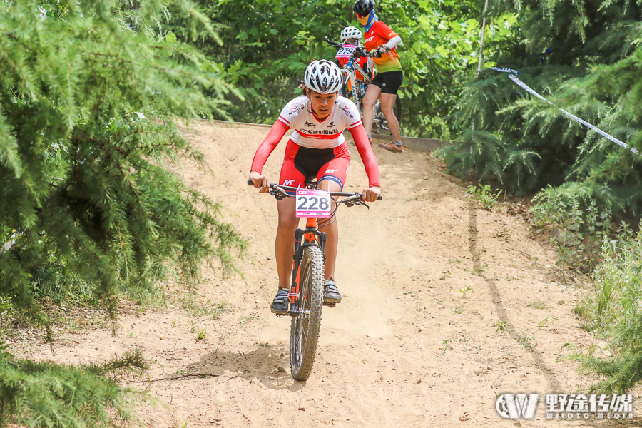 山地公开赛威海·环翠站D1：狼烟四起 封宽杰单飞三连胜