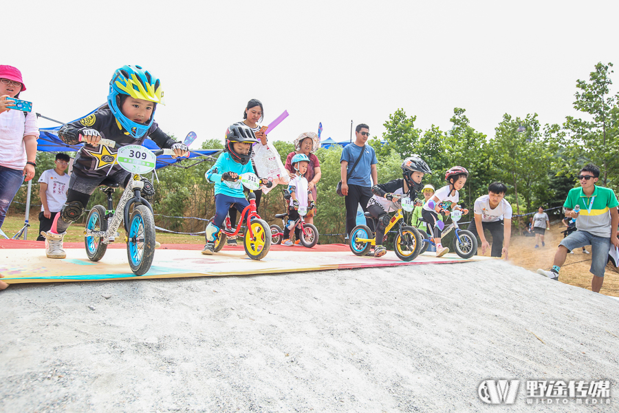 山地公开赛威海·环翠站D1：狼烟四起 封宽杰单飞三连胜