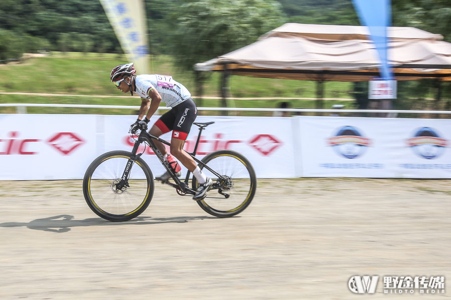 山地公开赛威海·环翠站D1：狼烟四起 封宽杰单飞三连胜
