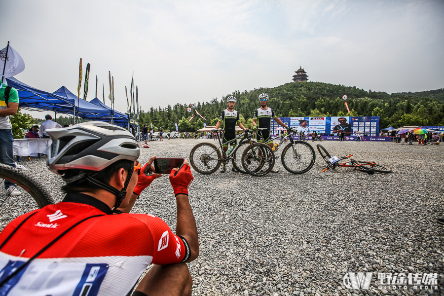 山地公开赛威海·环翠站D1：狼烟四起 封宽杰单飞三连胜