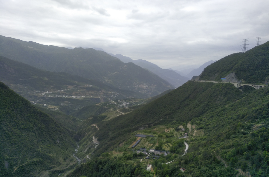 胖强寻山记｜重走红军路 流着鼻血飞夺泸定桥