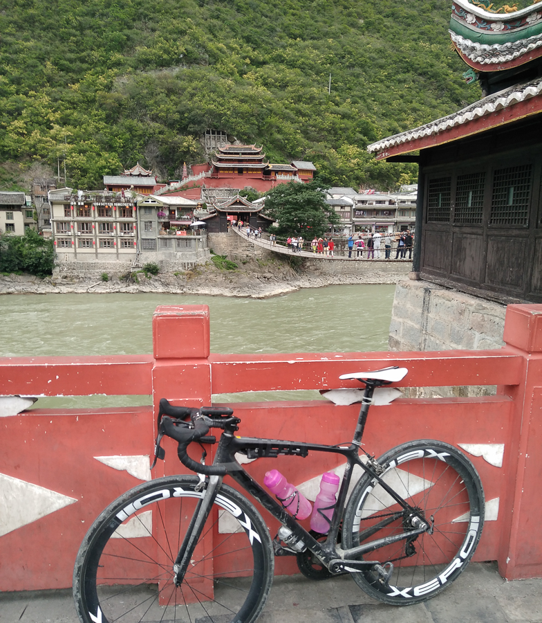 胖强寻山记｜重走红军路 流着鼻血飞夺泸定桥