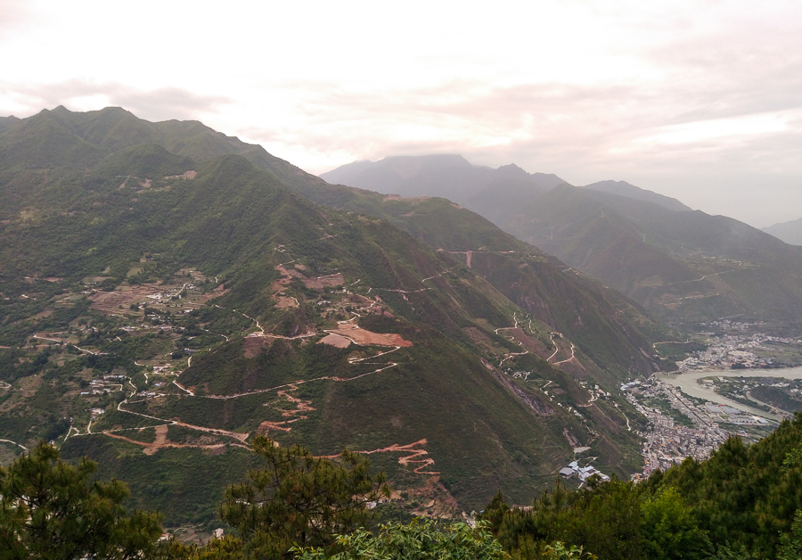 胖强寻山记｜重走红军路 流着鼻血飞夺泸定桥