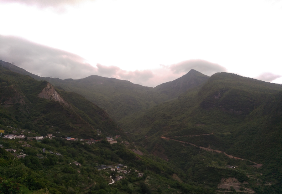 胖强寻山记｜重走红军路 流着鼻血飞夺泸定桥