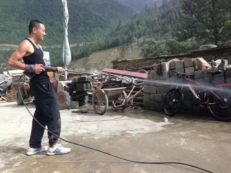 胖強(qiáng)尋山記｜重走紅軍路 流著鼻血飛奪瀘定橋