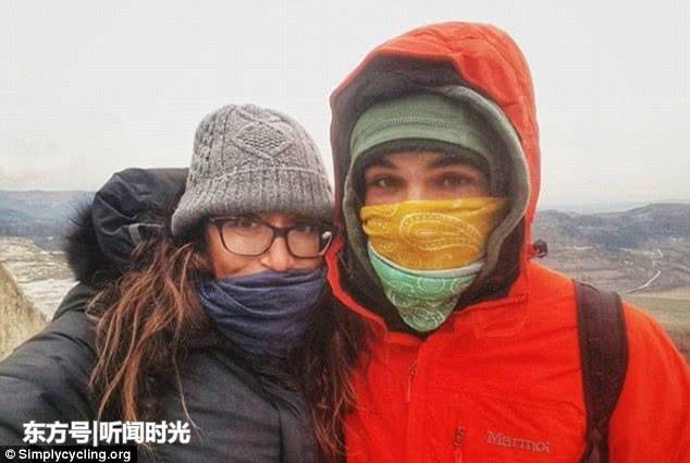 美国夫妇辞职骑行世界 遭车撞刀刺客死塔吉克斯坦