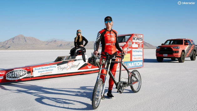 296公里每小时 美国女车手打破男子骑行世界纪录