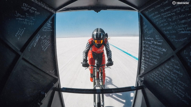 296公里每小时 美国女车手打破男子骑行世界纪录