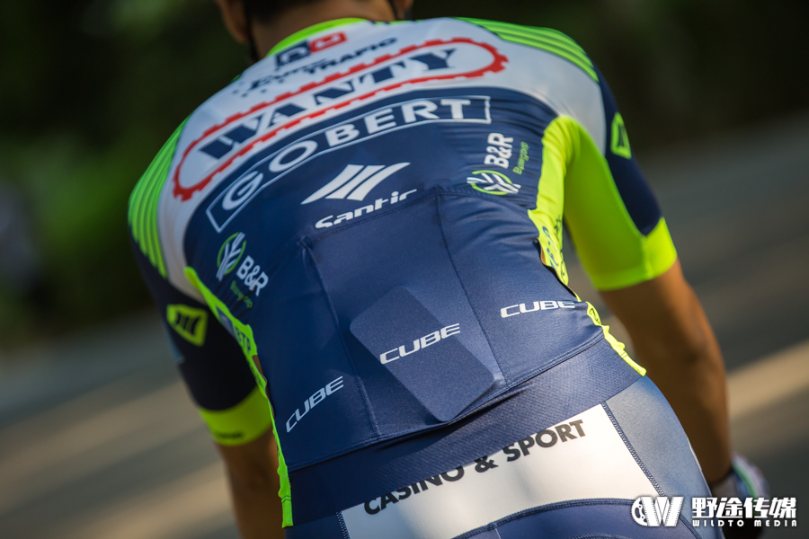 骑行服可帮助骑友降低风阻 束缚肌肉和协助排汗