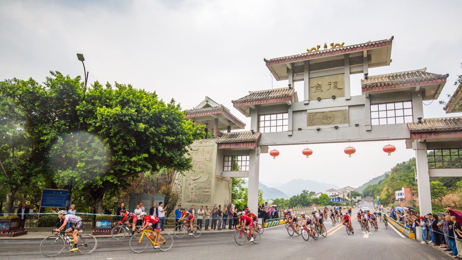 三峽之巔爬坡決戰(zhàn) 胡甜甜再度稱雄奉節(jié)