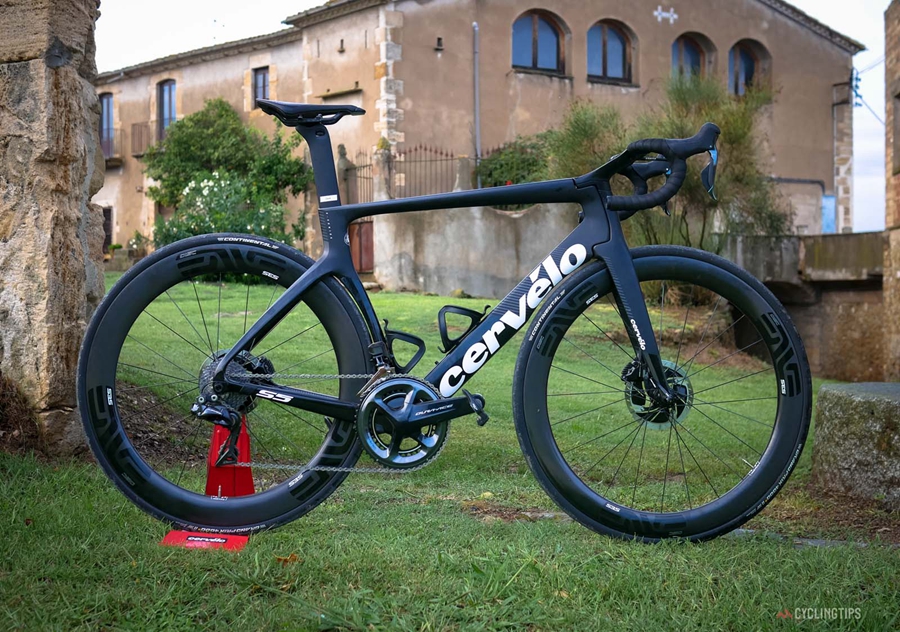 全新工业设计成果 Cervélo正式发布气动车型S5 Disc