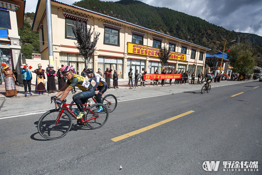 首届跨喜马拉雅自行车极限赛D1：在西藏小江南尽情驰骋