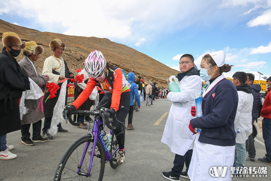 首届跨喜马拉雅极限赛D2：吐尔松江登顶米拉山口