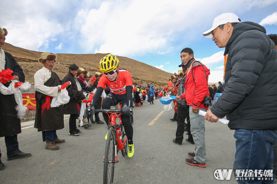 首届跨喜马拉雅极限赛D2：吐尔松江登顶米拉山口