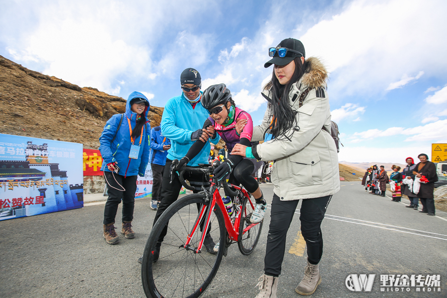 首届跨喜马拉雅极限赛D2：吐尔松江登顶米拉山口