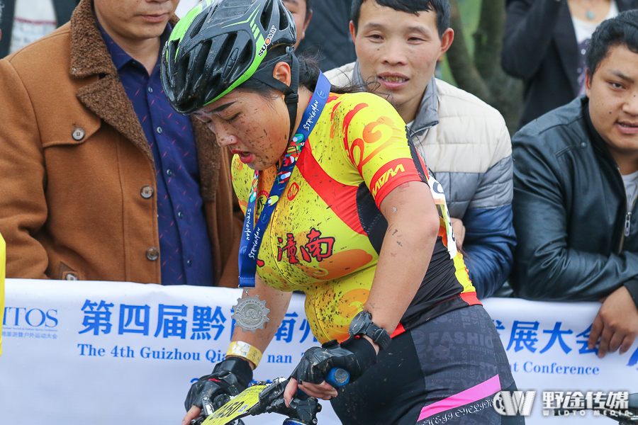 普安国际山地自行车邀请赛：雨天爬坡 郭鑫伟轻松打卡