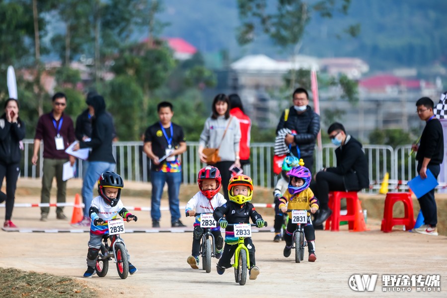 滑骋土坡 纵享田园 森地客KIDS滑步车联赛泉州站落幕